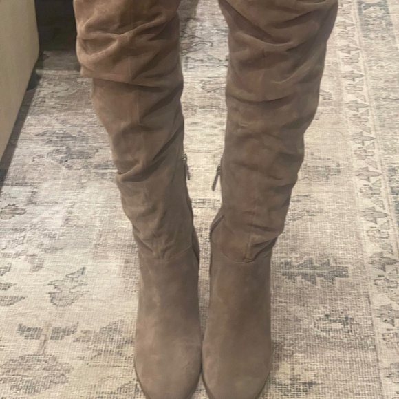 CHARLES BY CHARLES DAVID Noelle Over-The-Knee Slouch Boots size 9 beige - Picture 14 of 16
